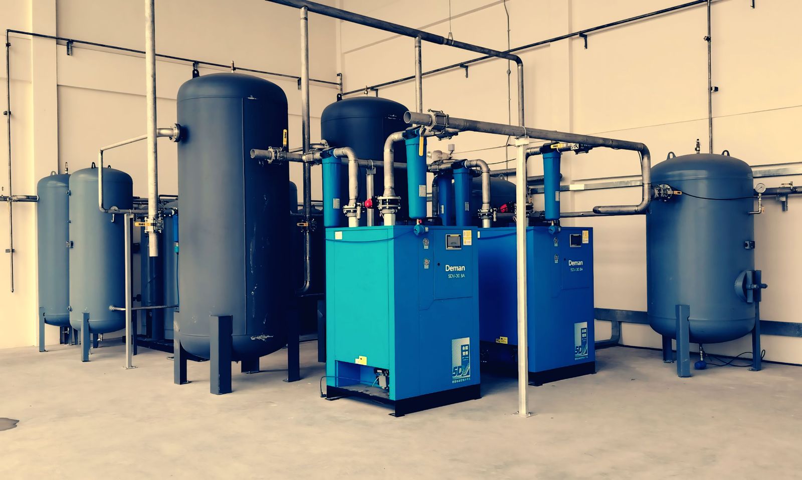 Compressed air system and pipework inside a production plant